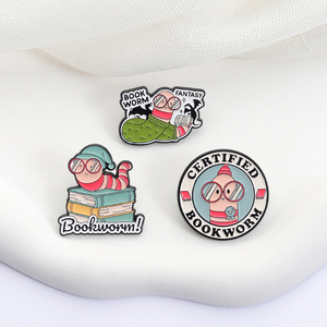 Broches en émail mignonnes pour les amoureux des livres, certifiées Bookworm, broche fantaisie, badge de revers, accessoires, stock en vrac - Product Image 3