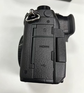 Appareil photo numérique Lumix GH5S à capteur CMOS quatre tiers, 4K, 10MP, en vente flash - Product Image 4
