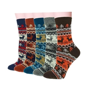 PERFECT Women-<span class=keywords><strong>5</strong></span>แพ็คถุงเท้าฤดูหนาวสำหรับผู้หญิงลายชาติพันธุ์ถุงเท้าพื้นหนาถักกวางเรนเดียร์ชาติพันธุ์ - Product Image 1