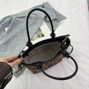 Bolso de Hombro de Gran Capacidad a la Moda para Mujer. Textura con Patrón de Leopardo. Se Puede Transportar a Mano o Llevar Cruzado al Hombro.8003 - Product Image 2