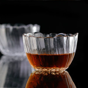 Verre à <span class=keywords><strong>liqueur</strong></span> en cristal Edo Tasse à <span class=keywords><strong>liqueur</strong></span> transparente japonaise Sakura Artwork avec pétale <span class=keywords><strong>de</strong></span> chrysanthème pour vin <span class=keywords><strong>de</strong></span> <span class=keywords><strong>whisky</strong></span> XO pour cadeaux - Product Image 3
