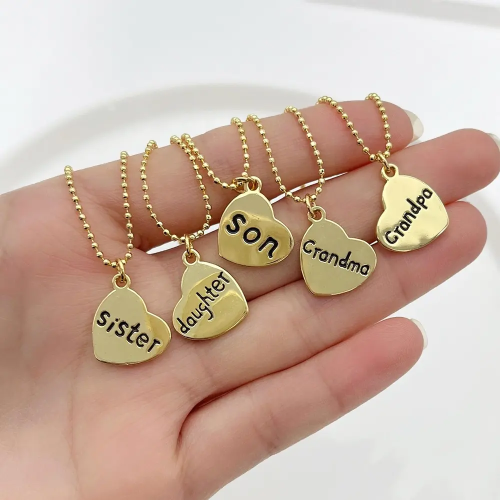 Colar com nome de moeda de coração de ouro por atacado, colar com nome gravado personalizado para família, irmã e filho