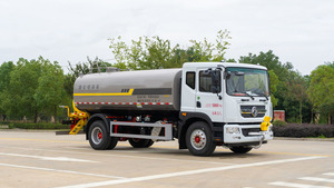 Camion-citerne à eau Dongfeng 4X2 chinois avec moteur diesel, réservoir de 16300 L pour pulvérisation de pesticides, lavage de garde-corps et aménagement paysager - Product Image 3