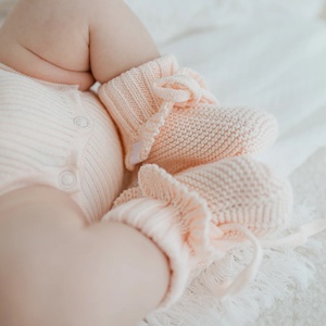 Nuovi Scarpine per Neonata 2026 in Morbido Cotone Organico con Bordo Arricciato, Calzature per Neonati - Product Image 3