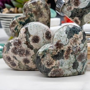 Vente en gros de cristaux de guérison de haute qualité, artisanat en agate de cerisier vert naturel, sculpture pour cadeaux de la Saint-Valentin - Product Image 3