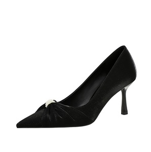 Zapatos elegantes para fiestas, estilo charol - tacones de aguja negros con punta en pico y sandalias para mujer - Product Image 1