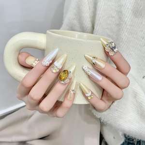 Nuevo Producto Lanzado - <span class=keywords><strong>Uñas</strong></span> Decoradas a Mano Buchiattelli Golden High Luxurious <span class=keywords><strong>con</strong></span> Cristales Amarillos y Flores Pequeñas Blancas - Product Image 1