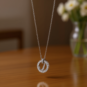 Collana con Ciondolo Angelina in Acciaio Inossidabile Placcato Oro con Diamante Taglio Brillante Rotondo, Gioiello Minimalista da Donna per Uso Quotidiano - Product Image 2