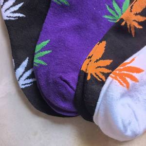 ถุงเท้าข้อสั้นแฟชั่นปักลายใบเมเปิ้ล ทออย่างดี ใส่สบายสำหรับฤดูใบไม้ผลิ ราคาถูก สำหรับผู้หญิง ตลาดแอฟริกา - Product Image 4