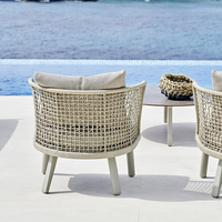 Tables et chaises d'extérieur en rotin naturel au design simple et moderne pour les restaurants, hôtels, appartements, villas, hôpitaux