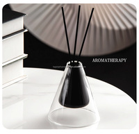 Diffuseur de parfum en verre borosilicate à double paroi de luxe personnalisé |   Vase aromatique triangulaire inversé de 88 ml