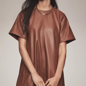 Robe Courte Décontractée à Motifs Floraux en Fausse Fourrure avec Broderies en Dentelle, Manches Courtes, Longueur Maxi, Taille Naturelle, Idéale pour les Journées d'Été - Product Image 1