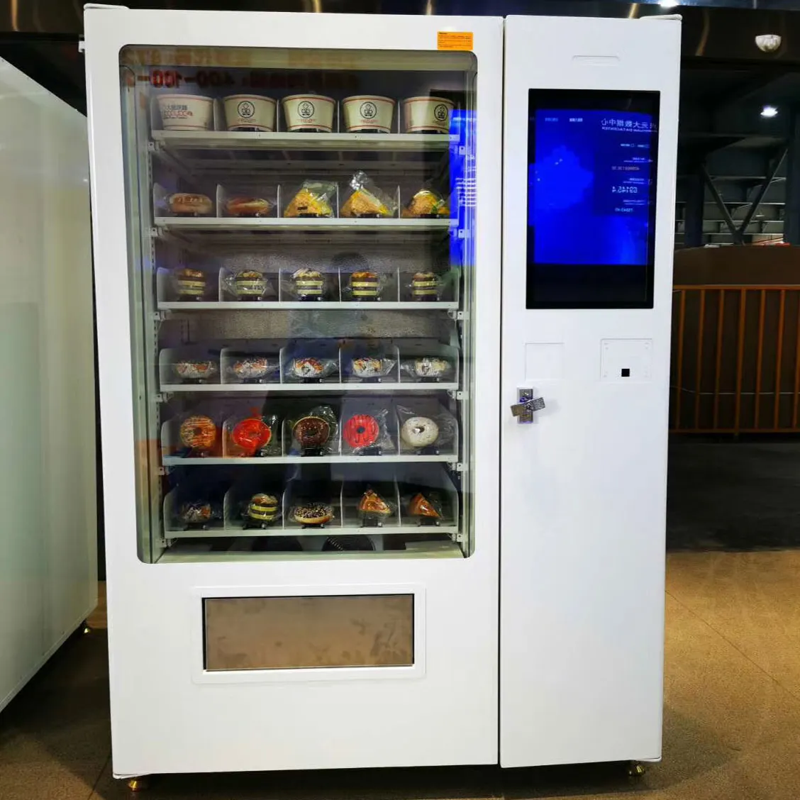 Refrigerated vending machine support cashless and card payment