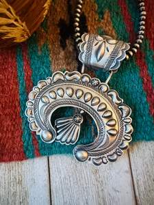 Colgante Naja de Plata de Ley Hecho a Mano con Acabado Chapado en Oro, Engaste de Bisel, Diseño Religioso, Unisex - Product Image 2