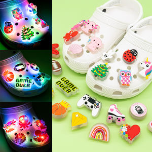 Venta al por mayor personalizado Kawaii <span class=keywords><strong>Animal</strong></span> flores 3D dibujos animados LED zapato encantos luminoso PVC Luz Accesorios para fiestas infantiles - Product Image 2