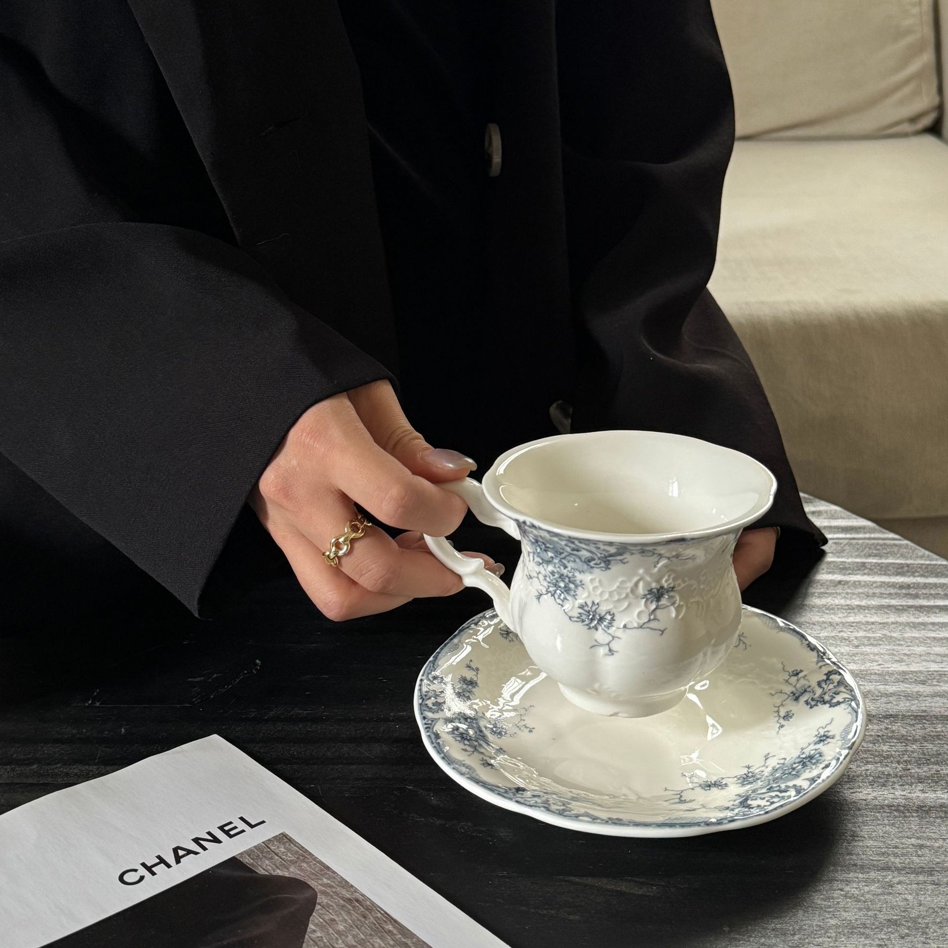 "ถ้วยและแผ่นป่าหมอกสีเขียว