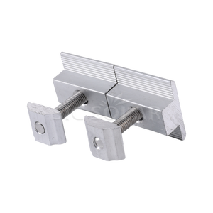 Les pinces moyennes argentées ou noires pourraient fixer le <span class=keywords><strong>panneau</strong></span> <span class=keywords><strong>solaire</strong></span> <span class=keywords><strong>sur</strong></span> le <span class=keywords><strong>rail</strong></span>. - Product Image 3