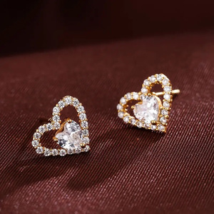 Orecchini a perno a forma di cuore, eleganti e minimalisti, gioielli da donna alla moda, regalo romantico, per l'uso quotidiano, stile da ufficio - Product Image 5