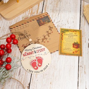 Feliz Navidad, mamá <span class=keywords><strong>y</strong></span> papá, nos vemos en 2026, adorno de madera para futuros padres, regalos para futuros padres 2026 - Product Image 4