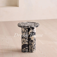 Table d'appoint en marbre naturel Dream Home, plateau rond, trois colonnes en pierre intégrées, meuble d'angle intérieur de luxe