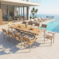 Table de salle à manger télescopique extérieure en aluminium avec plateau en plastique imitation bois, idéale pour hôtels, complexes hôteliers et jardins - Vente en gros