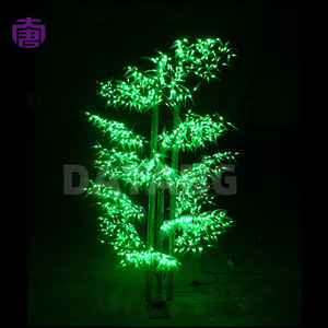 Lumière LED d'extérieur étanche en forme d'arbre de bambou vert frais pour la décoration de jardin, allée, villa et site touristique, idéale pour l'aménagement paysager nocturne - En vente - Product Image 1