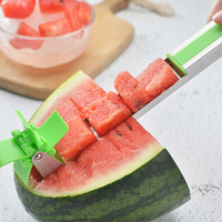 M137 Fruit Watermeloen Verfrissende Sap Blokjes Roestvrij Staal Plastic Mes Snijmachine Hakselgereedschap Windmolen Watermeloen Snijmachine