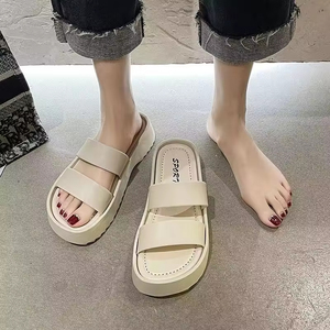 Sandales et tongs plates d'été pour femmes, nouveau design, tongs à deux bandes pour femmes, tongs d'extérieur - Product Image 2