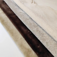 Vente en gros 100% véritable peau de mouton en peau de mouton fourrure d'animal doux de haute qualité pour les manteaux d'hiver de l'usine chinoise