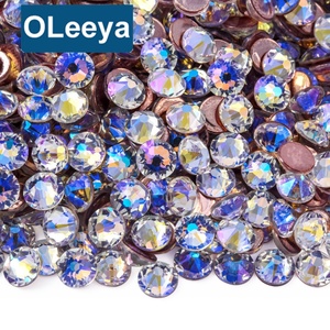 Strass en verre transparent de qualité supérieure Oleeya, effet AB, à coller, pour nœuds, t-shirts, robes, vêtements, sacs - Product Image 1