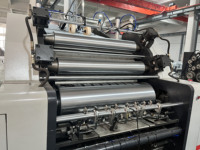 Machine à plastifier automatique de carton à double couche