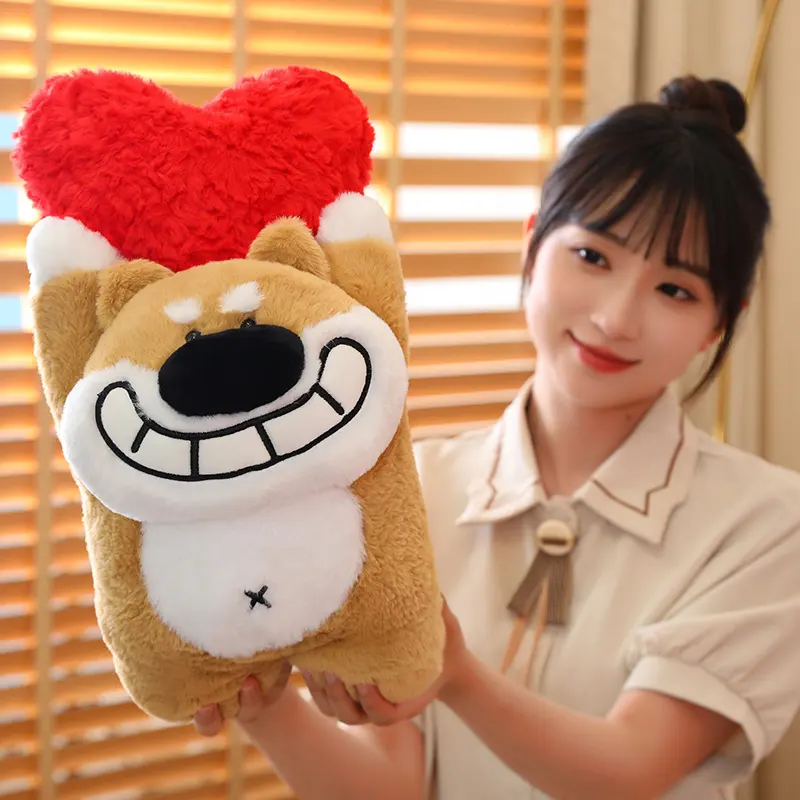 2023 desain baru Hari Valentine anjing peliharaan dengan boneka hati mewah