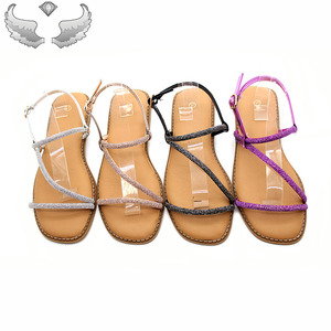 Di alta qualità alla moda all'ingrosso scintillante strass pantofole femminili e <span class=keywords><strong>sandali</strong></span> <span class=keywords><strong>con</strong></span> suole morbide per l'estate scarpe da donna - Product Image 1