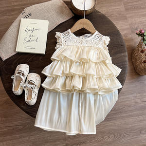 Set Estivo per Bambine 2025 Due Pezzi: Canotta Senza Maniche in Pizzo e Pantaloni a Gamba Larga in Tinta Unita con Pelliccia di Coniglio - Product Image 5