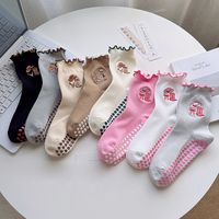 Chaussettes de yoga antidérapantes personnalisées de bonne qualité avec logo brodé pour femmes – Chaussettes de Pilates confortables à volants, vente chaude