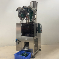 Machine d'emballage et de collage automatique de sachets triangulaires en feuille d'aluminium pour l'alimentation, l'habillement et les cigarettes