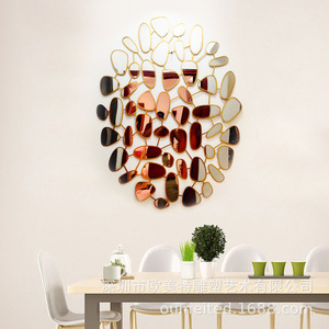 Espejo Decorativo de Pared de Metal Creativo, Acero Inoxidable, Electrochapado en Titanio Dorado, Forma Irregular, 900x1200mm, Hecho a Mano para el Hogar - Product Image 1
