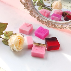 Savon en barre coloré au curcuma biologique Honey Sister Private Label, savon naturel Yoni 100g pour les soins vaginaux - Product Image 5