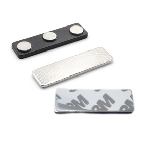 Fermaglio per badge con 3 potenti magneti e adesivo - Product Image 1