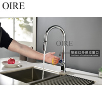 Robinet de cuisine moderne classique à capteur automatique sans contact, douchette extractible, finition chromée, construction en laiton, cartouche en céramique