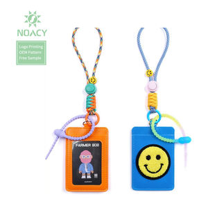 Custodia personalizzata Unisex Smiley con carta da pasto in peluche custodia resistente con collo appeso in PU con cordino per lavoro o licenza commerciale - Product Image 1