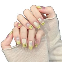 Faux ongles à presser en acrylique faits main, motif œil de chat jaune à carreaux, forme carrée moyenne, avec détails argentés et blancs scintillants, cœur ajouré et ligne peinte à la main