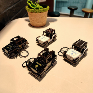 <span class=keywords><strong>Net</strong></span> Red Hợp Kim Trở Lại Jeep Cảnh Sát Mặt Dây Chuyền Mini Xe Mô Hình Móc Chìa Khóa Claw Máy Món Quà Nhỏ Keychain - Product Image 2