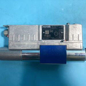 4WREE6V1-32-3X/M/24F1 วาล์วควบคุมทิศทางแบบสัดส่วน R901517458, NG6 ขนาด 6 พร้อมระบบควบคุมไฮดรอลิกแบบรวม OBE - Product Image 2