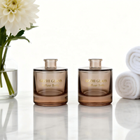 Bouteille en verre ambré moderne de 50 ml, 100 ml, 150 ml, 200 ml, diffuseur de parfum vide, bouteille carrée pour diffuseur à bâtonnets, ambiance avec boîte