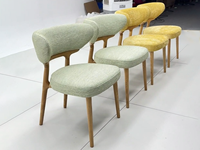 Chaise de salle à manger moderne rembourrée en tissu avec structure et pieds en bois massif, plusieurs options de couleurs pour les restaurants et les cafés