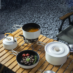 Ensemble complet d'ustensiles de cuisine pour le camping en plein air avec poêle, bouilloire, couvercle en acier, compatibilité universelle avec les réchauds - Product Image 1