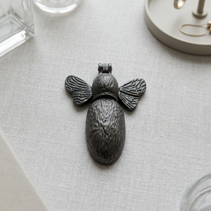 Timbre de Puerta Tradicional de Abeja de Hierro Fundido, Montado en Pared, Decorativo, con Manija de Golpeteo y Tornillo para Puertas de Entrada y Dormitorios - Product Image 2