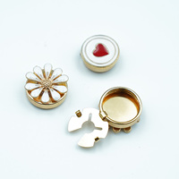 Set Penutup Kancing Baju Motif Bunga Daisy dan Hati Enamel OEM, Penutup Kancing Jepit, Pabrik Kustom untuk Fashion Wanita
