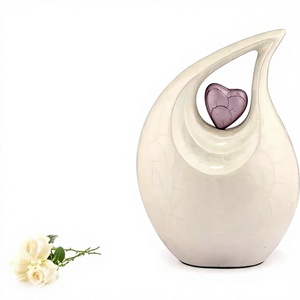 Urna Funeraria Blanca en Forma de Lágrima con Corazón Metálico Rojo Real, Urna Conmemorativa de Aluminio de Diseño Vintage en Forma de Lágrima para Adultos - Product Image 5